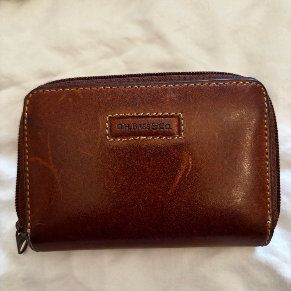 G.H. Bass & Co. Brown Leather Zip Wallet